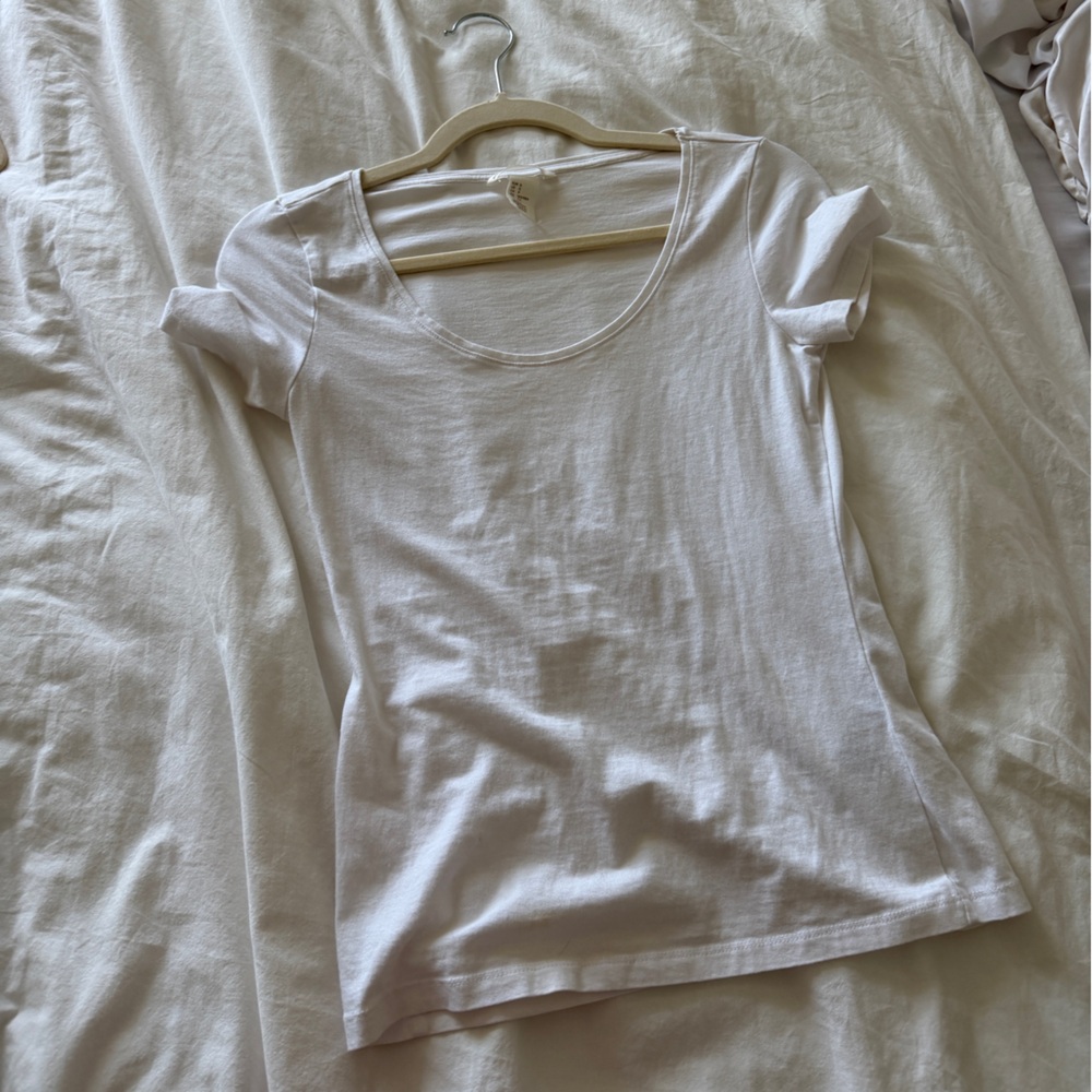 White Scoop Neck Short Sleeve Top